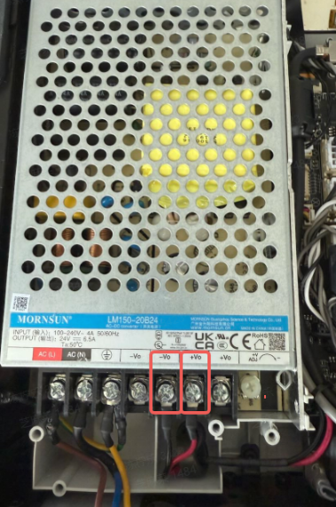 万用表测电压.png