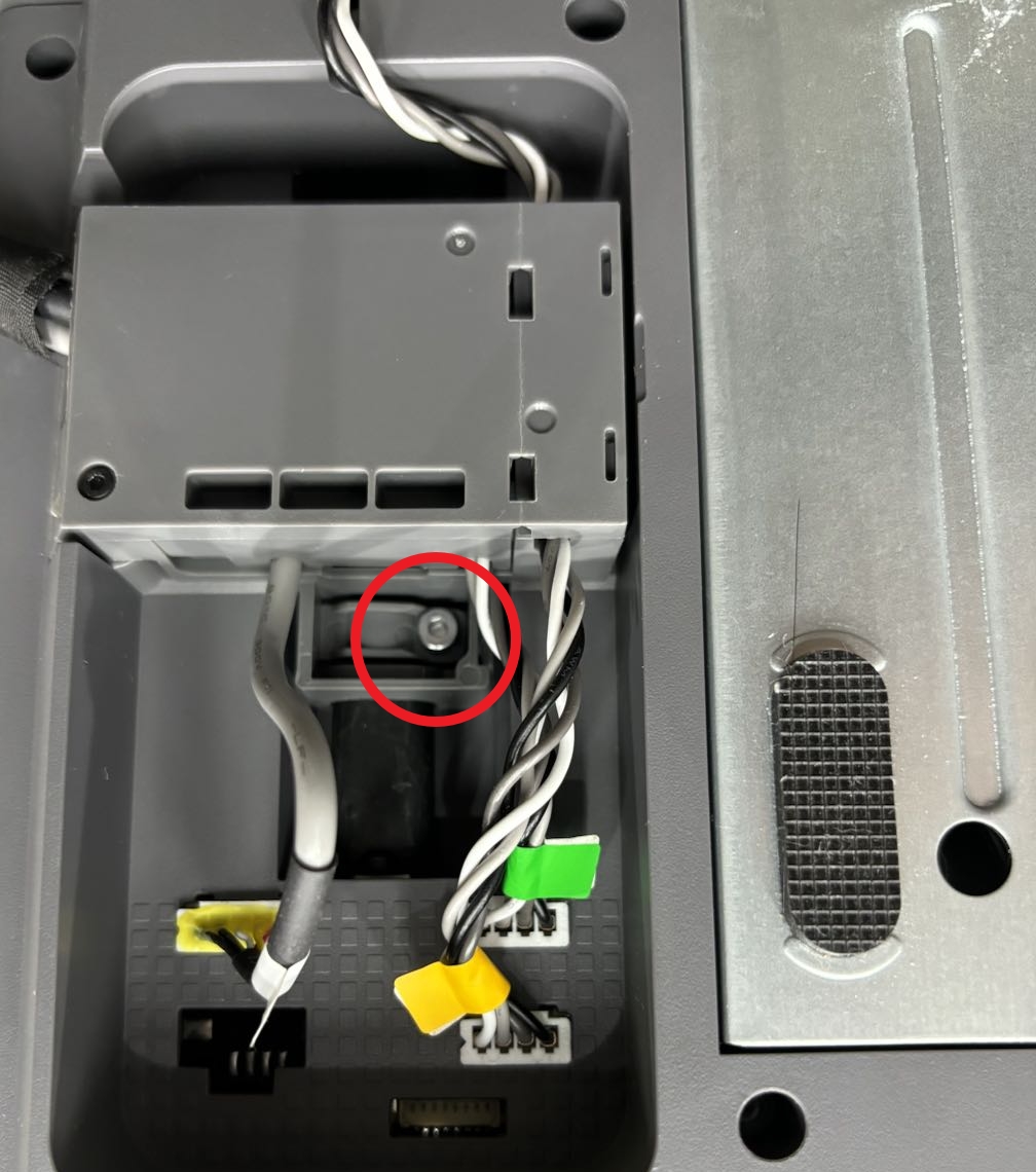 usb-c线固定螺丝.jpg