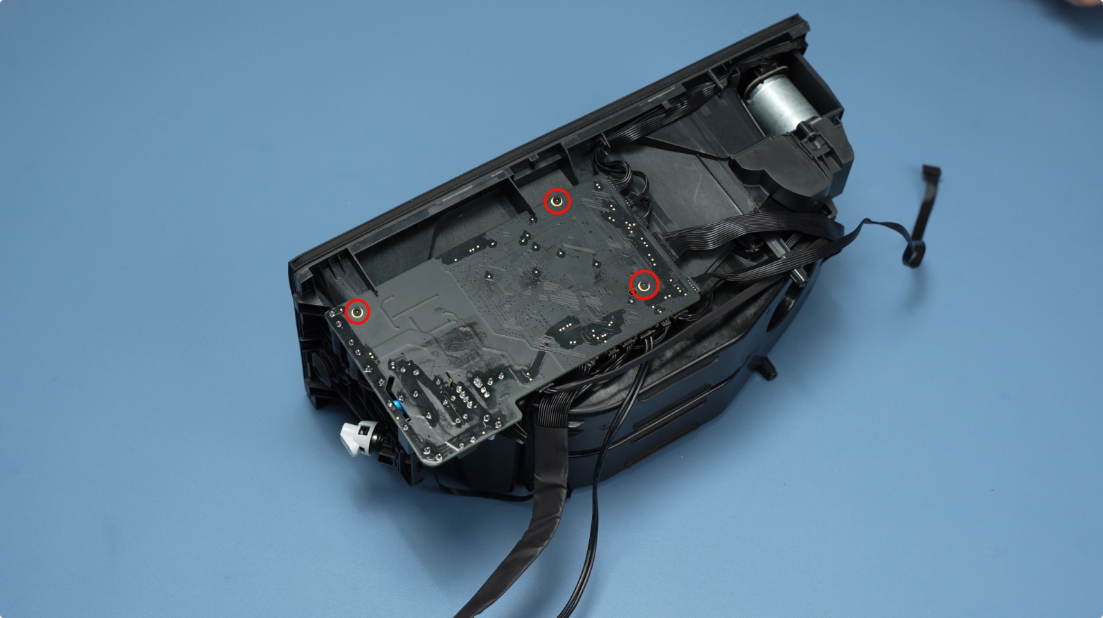 securing_the_mainboard.jpg