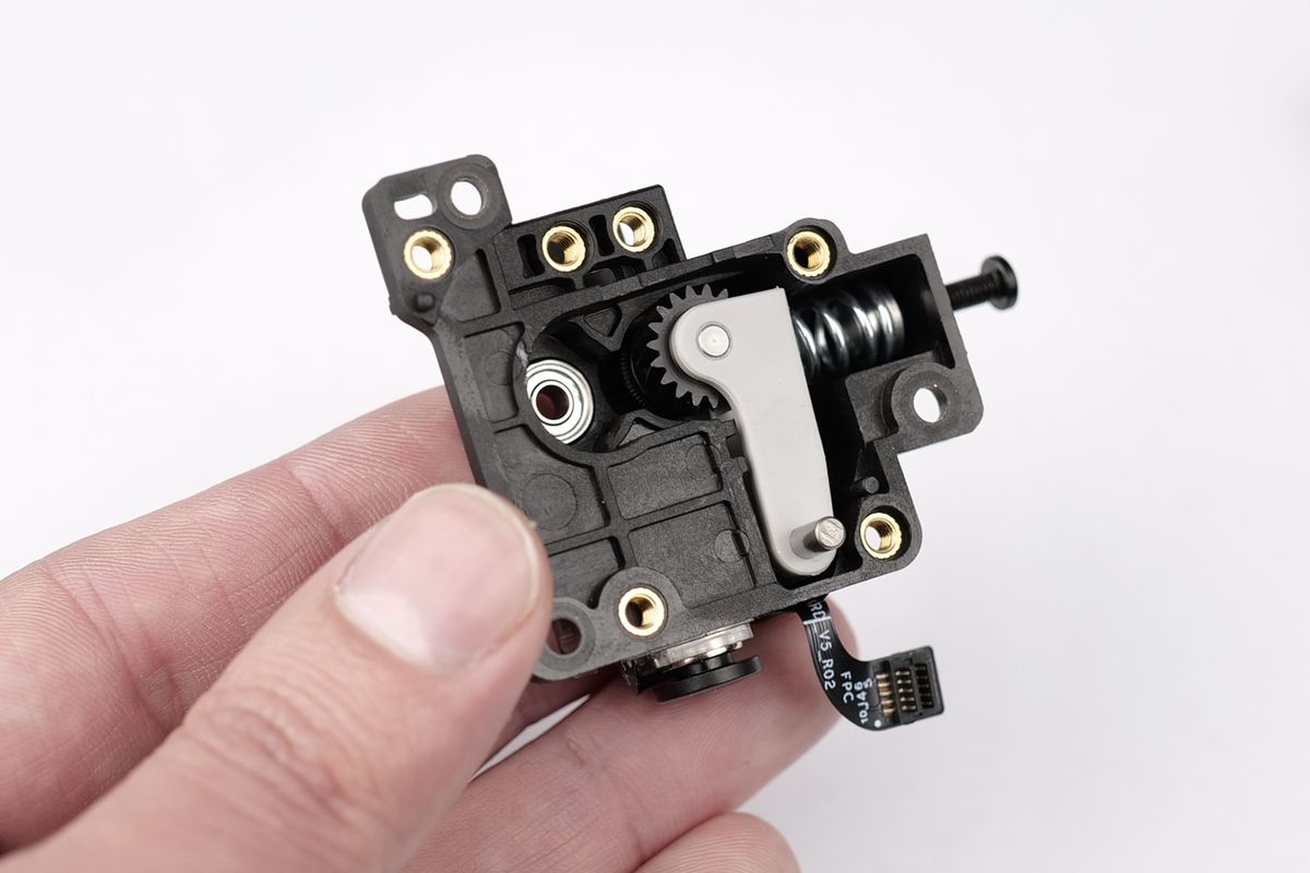 p1_extruder_reassembly_idler_gear.jpg